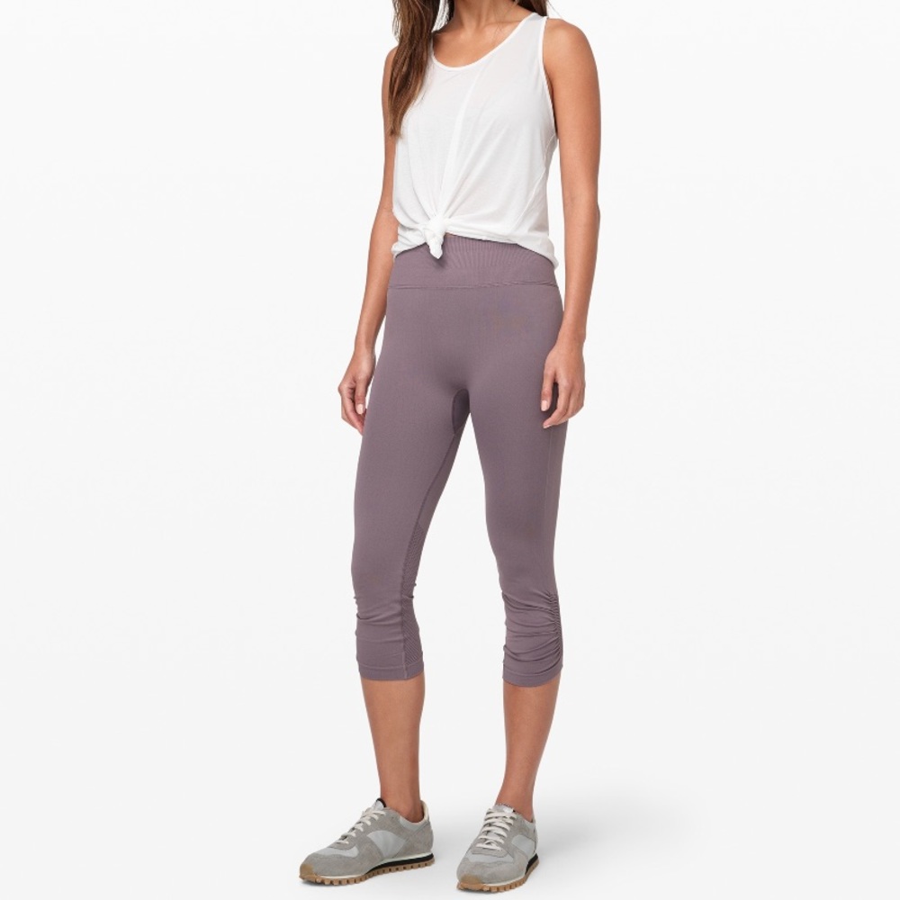 NWT Lululemon Ebb to Street Crop 21”